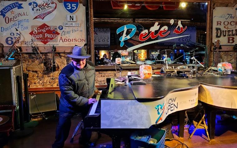 petes-peanut-bar-and-piano